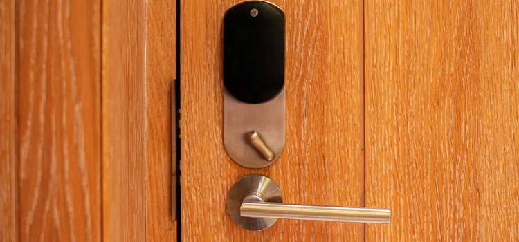 Automatic Locking Door Knob Carson